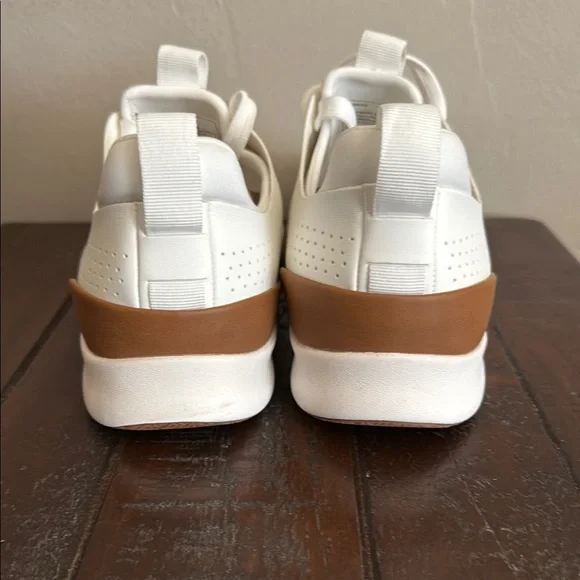 Steve Madden White Perforated Sneakers with Tan Accents Men’s Size 8 NWOT - Picture 4 of 8